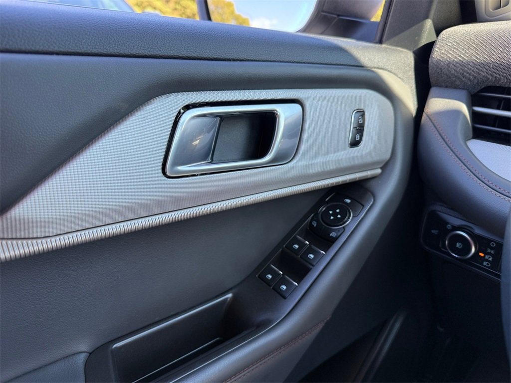 Used 2025 Ford Explorer Active w/ Active Comfort Package image 22
