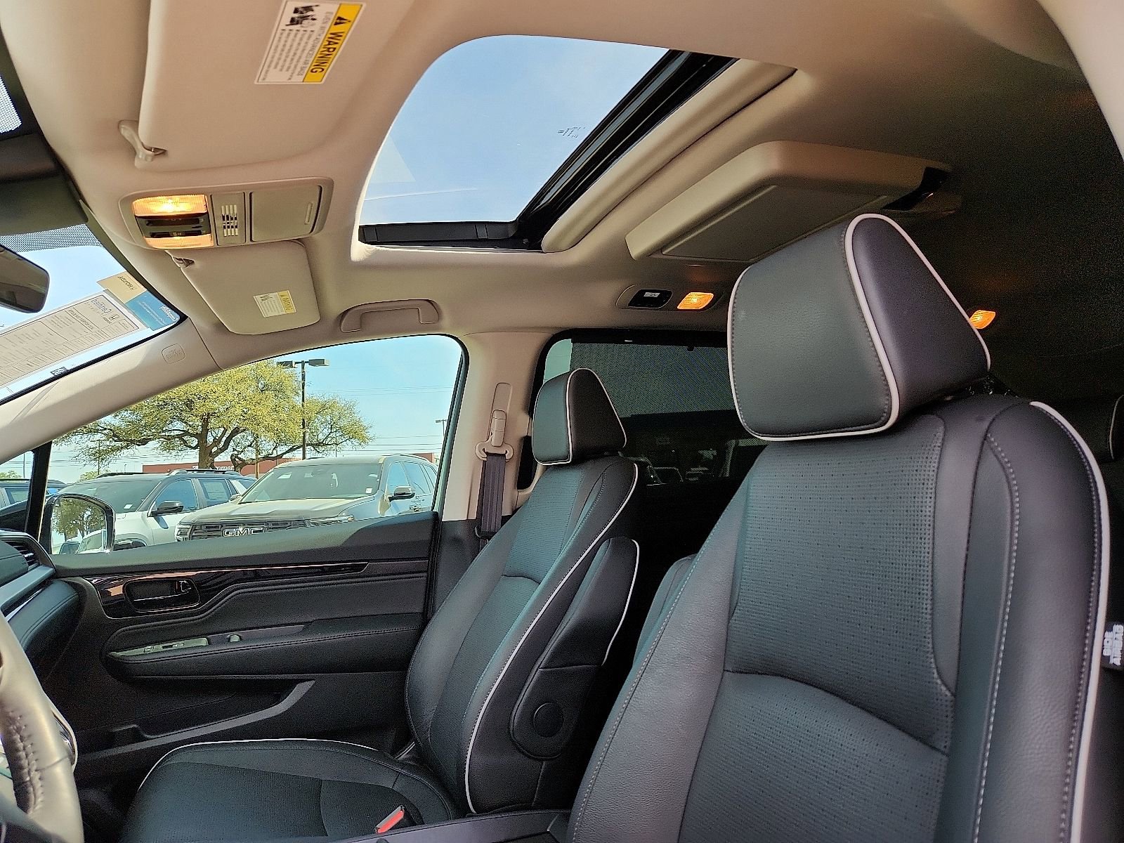 Used 2025 Honda Odyssey Elite image 14