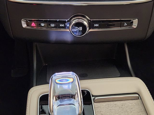 New 2026 Volvo XC90 B6 Plus w/ Protection Package Premier image 19