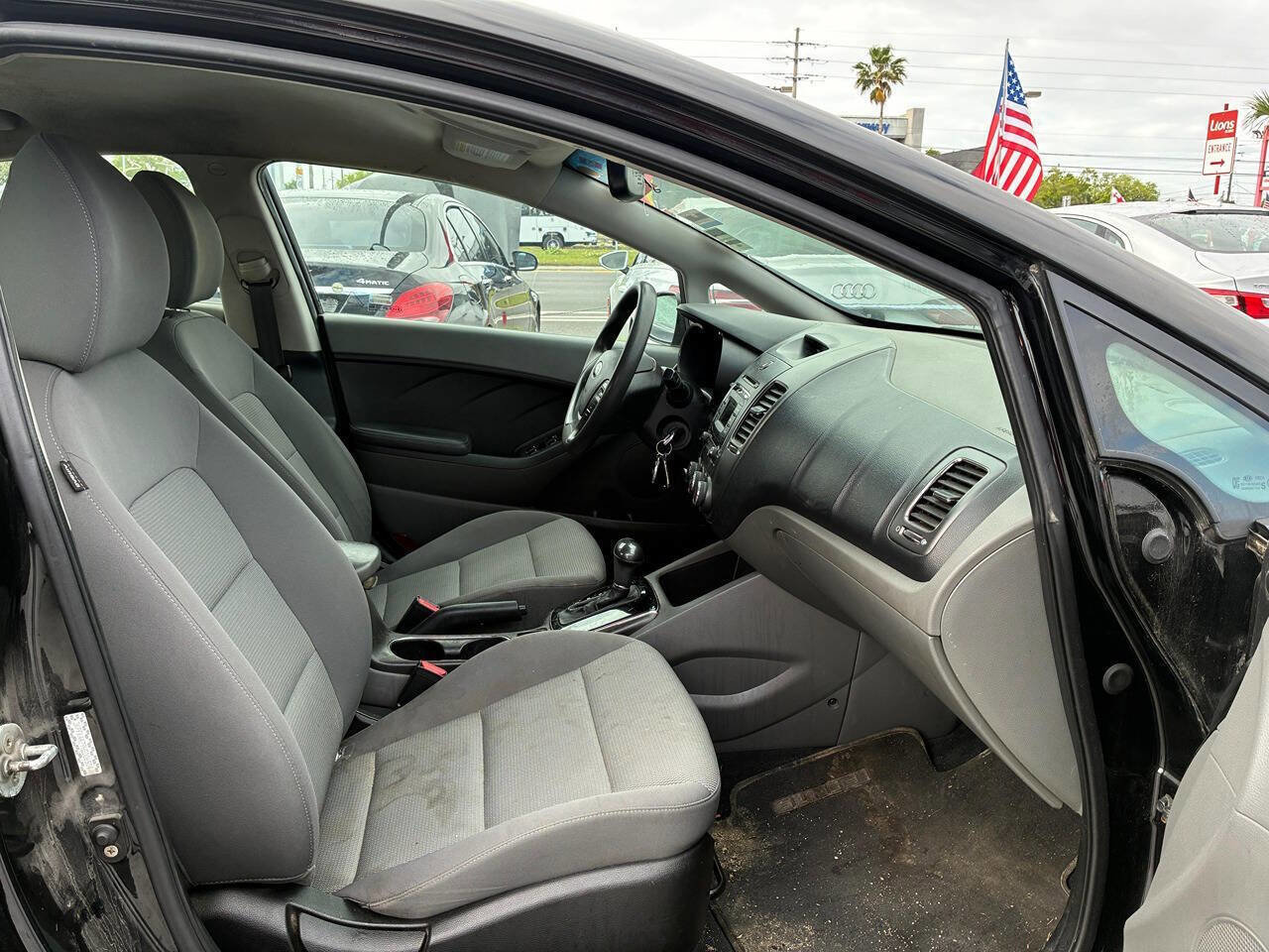Used 2017 Kia Forte LX FWD image 10