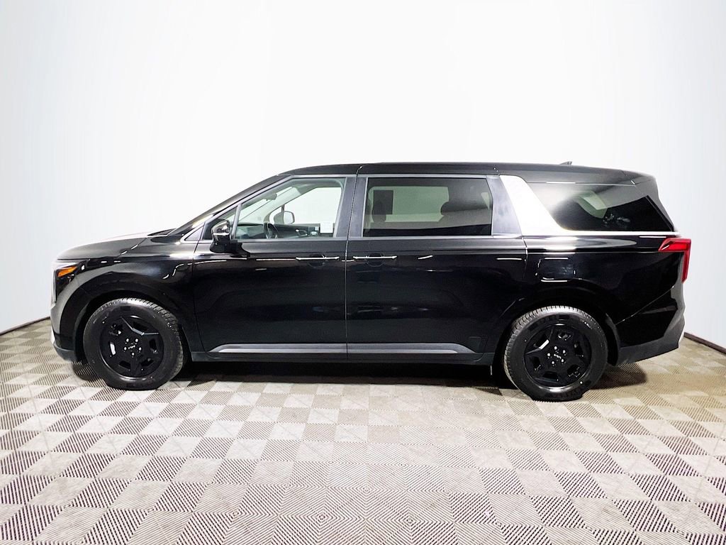 Used 2025 Kia Carnival FWD image 4
