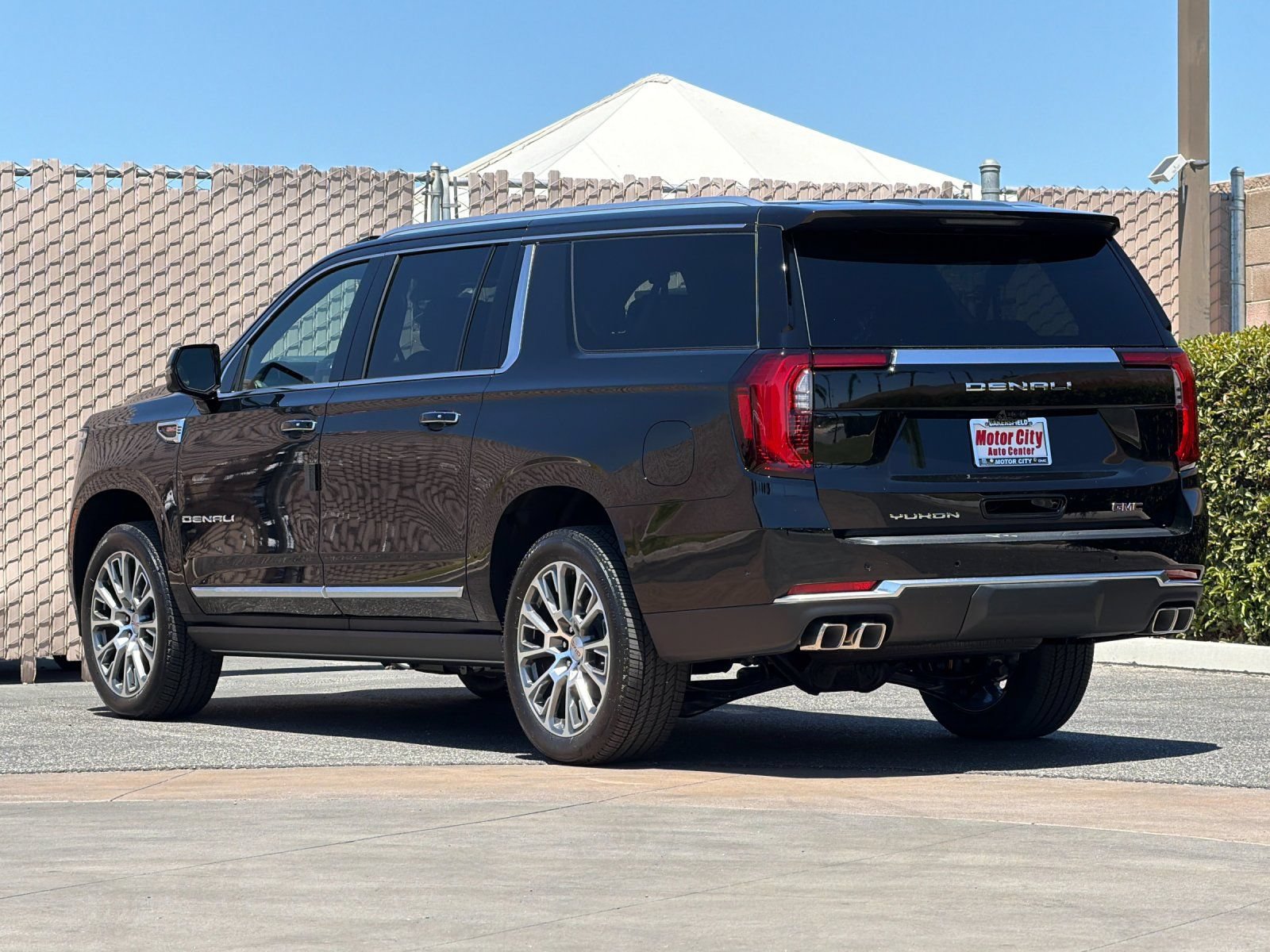 New 2026 GMC Yukon XL Denali w/ Denali Reserve Package AWD/4WD image 6