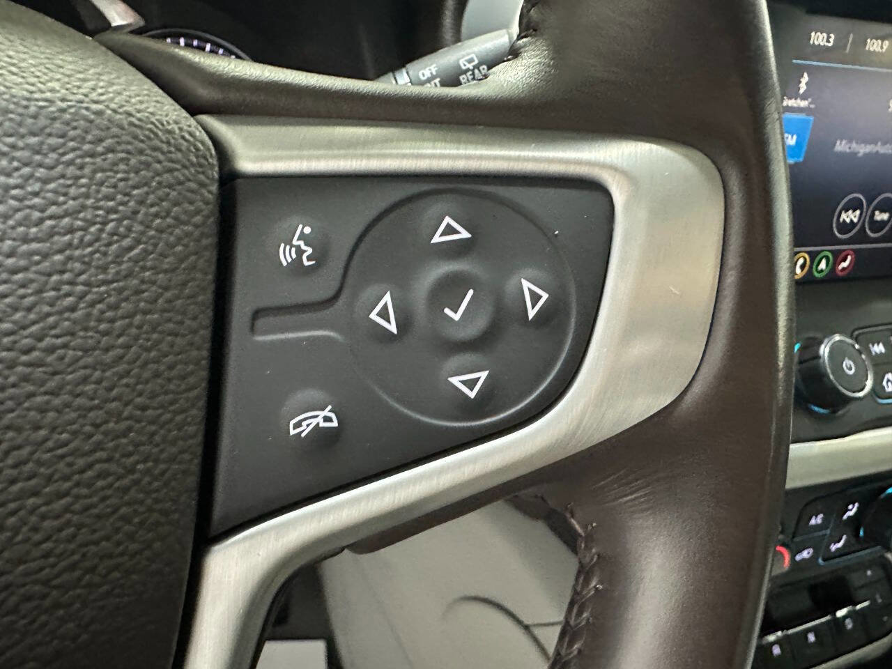 Used 2021 GMC Acadia SLT image 29