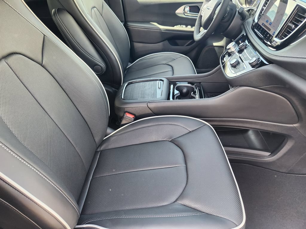 New 2026 Chrysler Pacifica Limited AWD/4WD image 13
