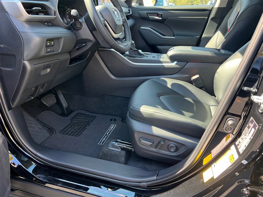 New 2026 Toyota Highlander XLE image 9