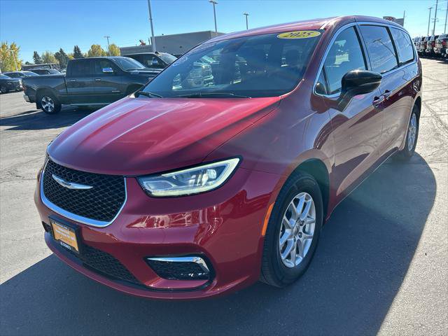 Certified 2025 Chrysler Pacifica Select FWD image 1