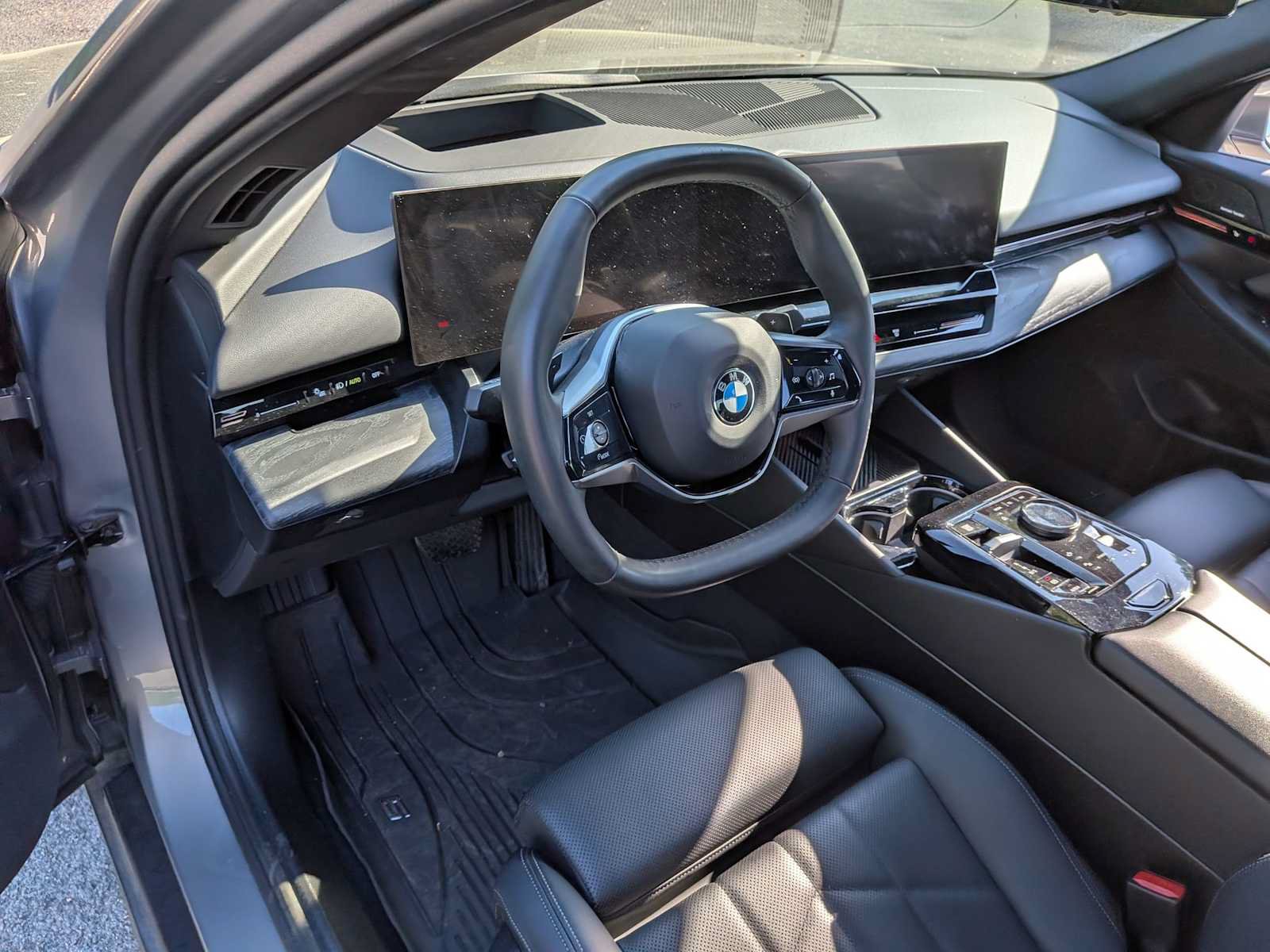 Certified 2024 BMW 530i xDrive w/ Premium Package AWD/4WD image 8