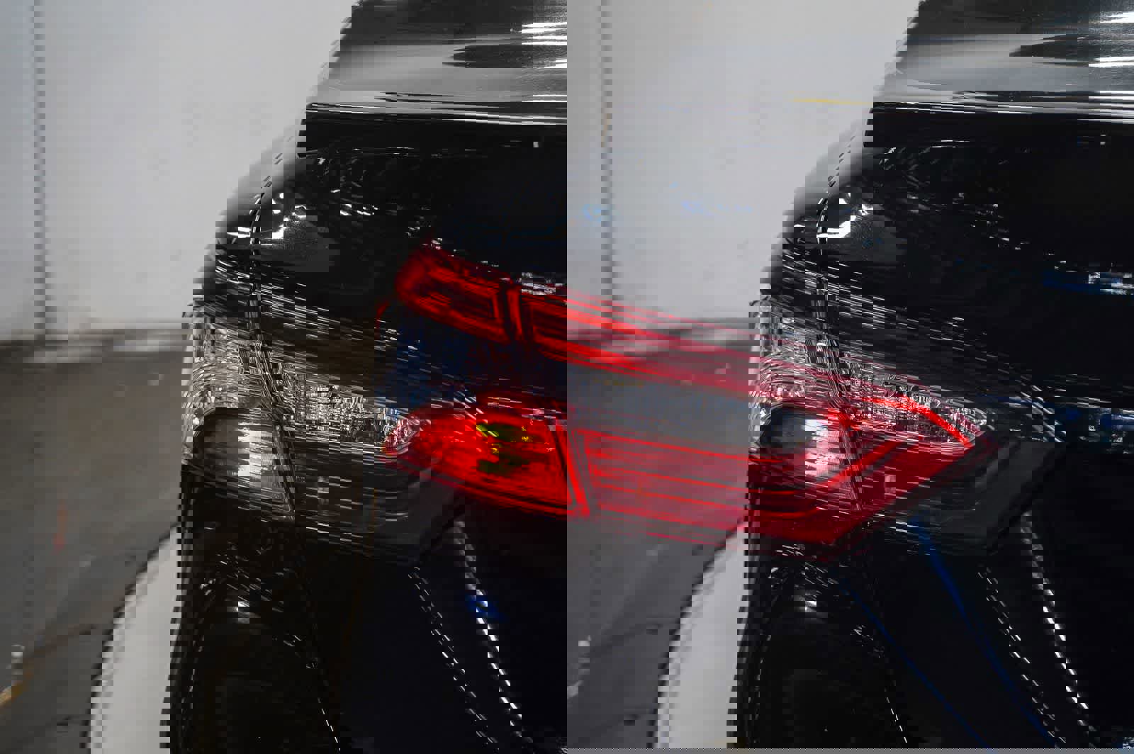 Used 2020 Toyota Camry SE w/ Convenience Package image 11