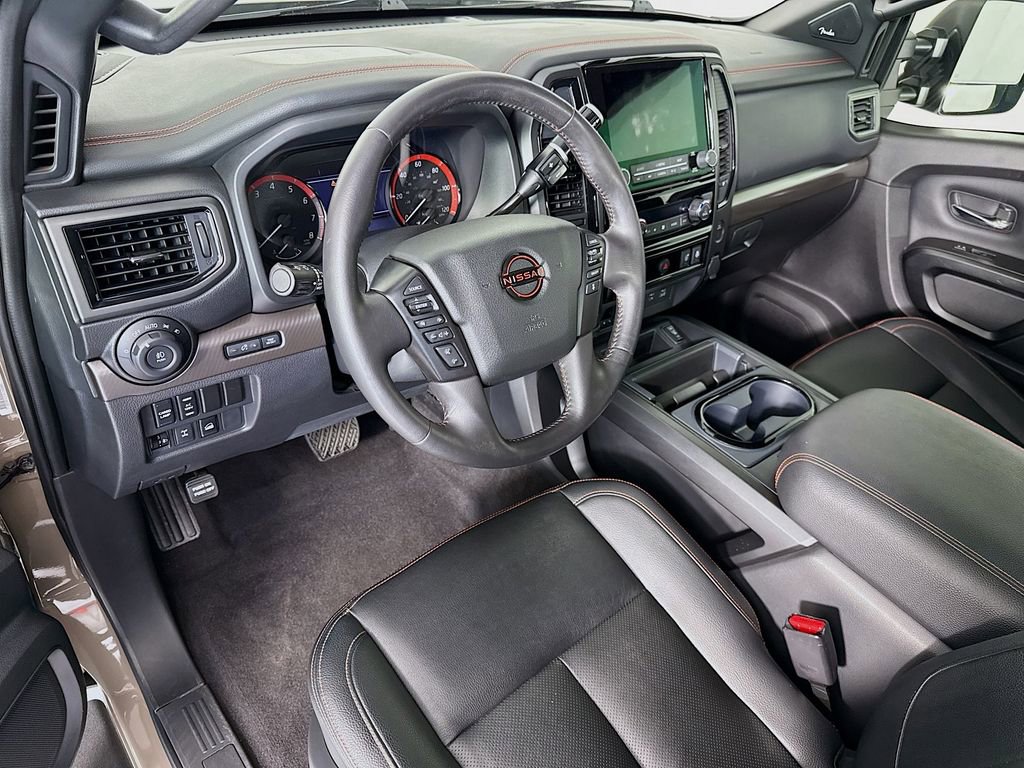 Used 2023 Nissan Titan PRO-4X w/ Pro-4x Convenience Package AWD/4WD image 9