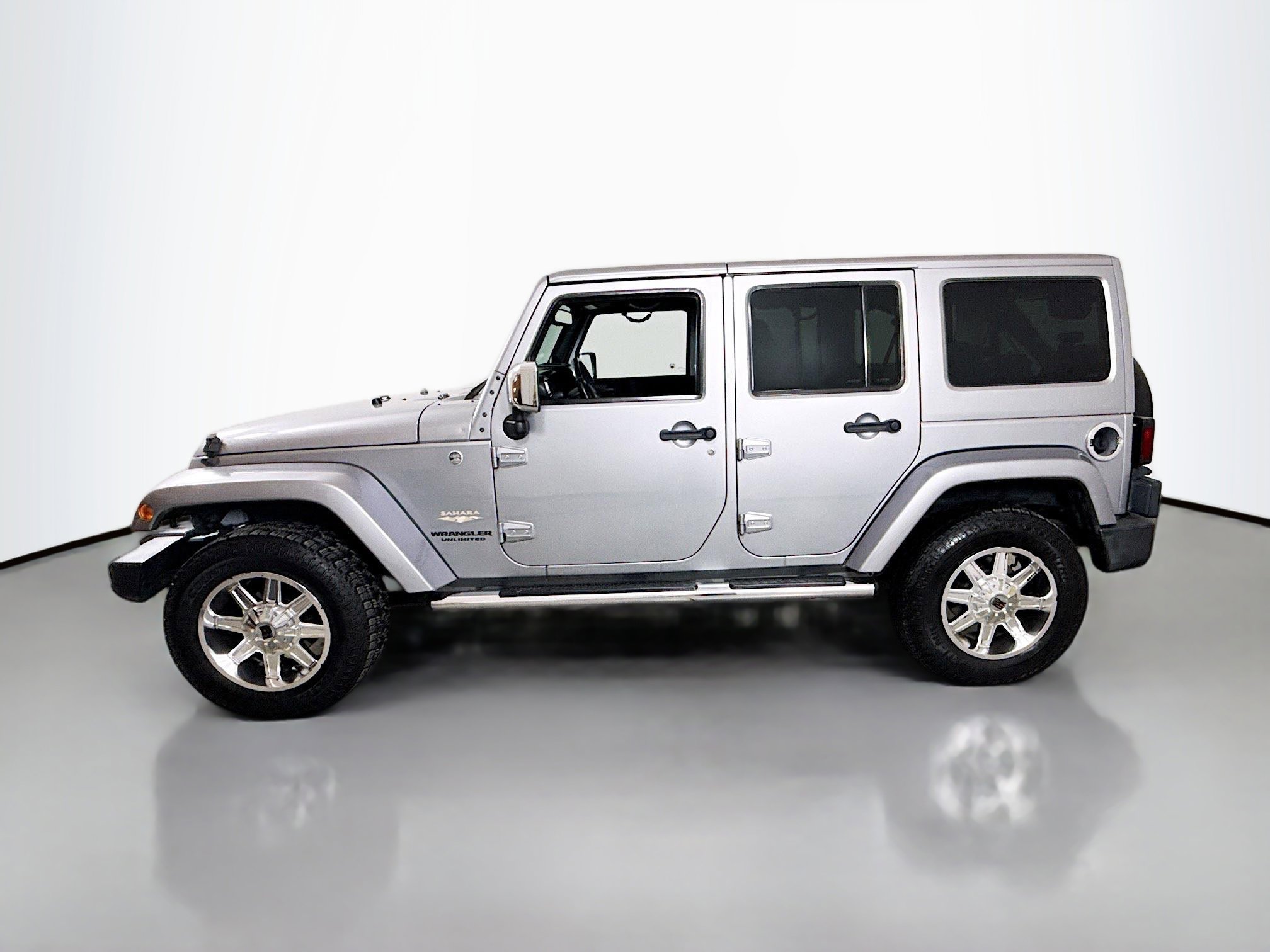 Used 2013 Jeep Wrangler Unlimited Sahara w/ Dual Top Group image 4