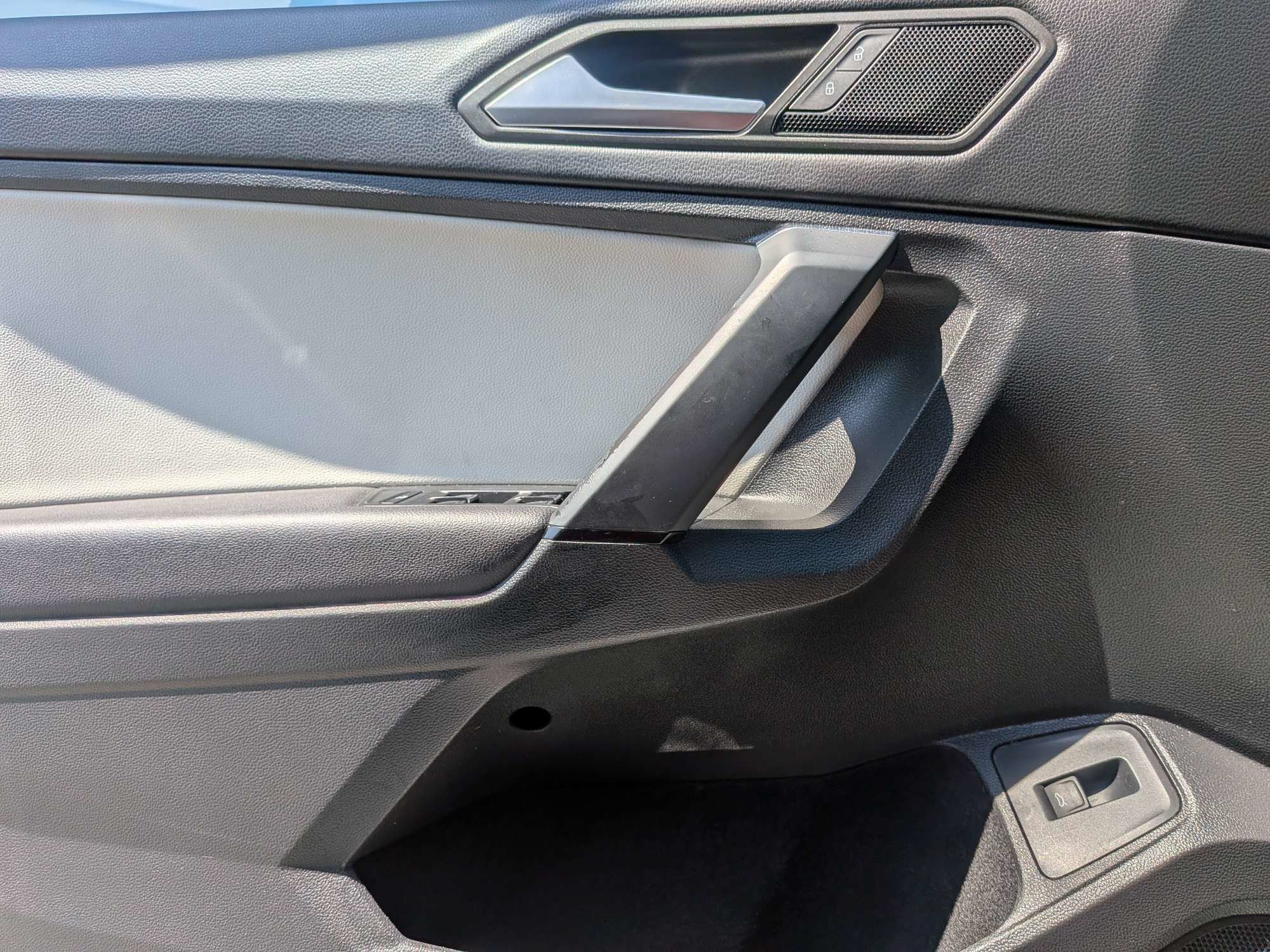Used 2019 Volkswagen Tiguan SEL R-Line AWD/4WD image 27