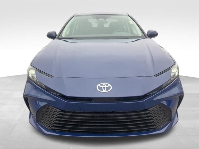 Used 2025 Toyota Camry LE image 8