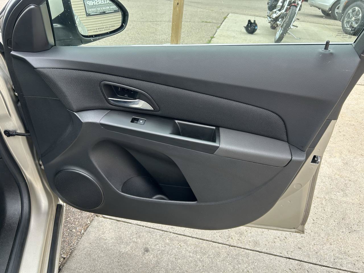 Used 2014 Chevrolet Cruze LT FWD image 16