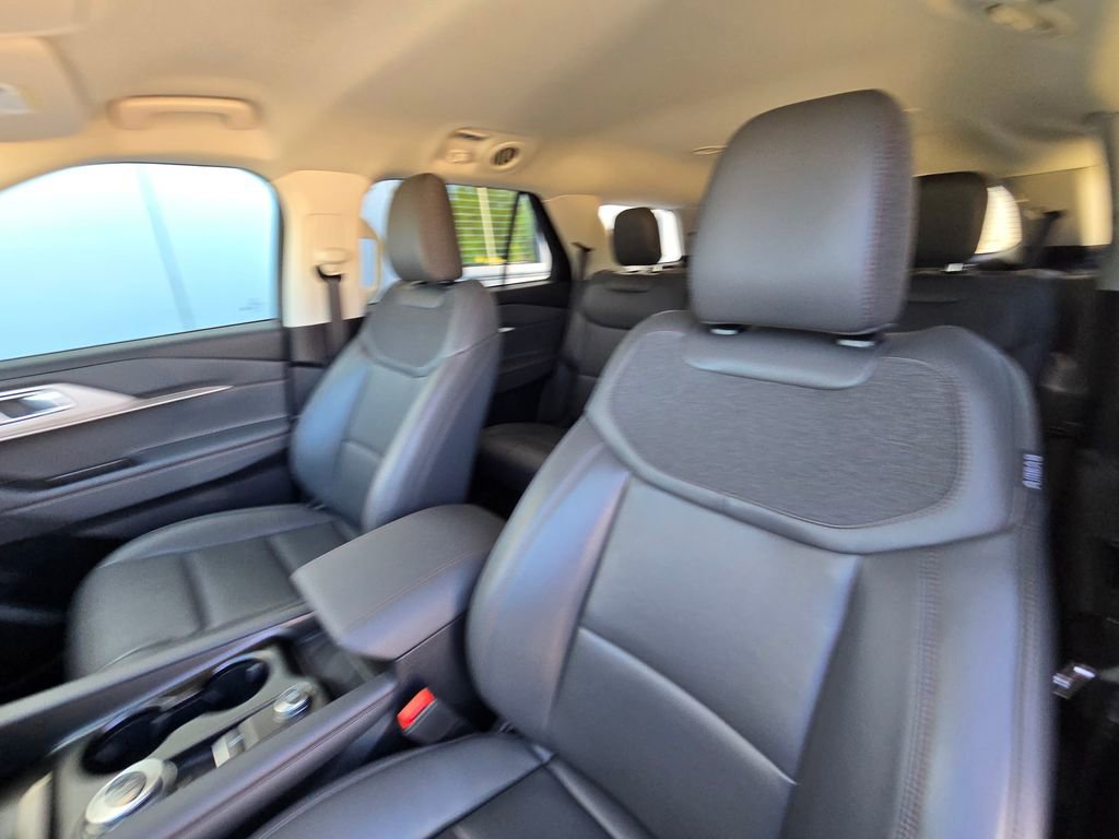 Used 2025 Ford Explorer Active w/ Active Comfort Package image 11