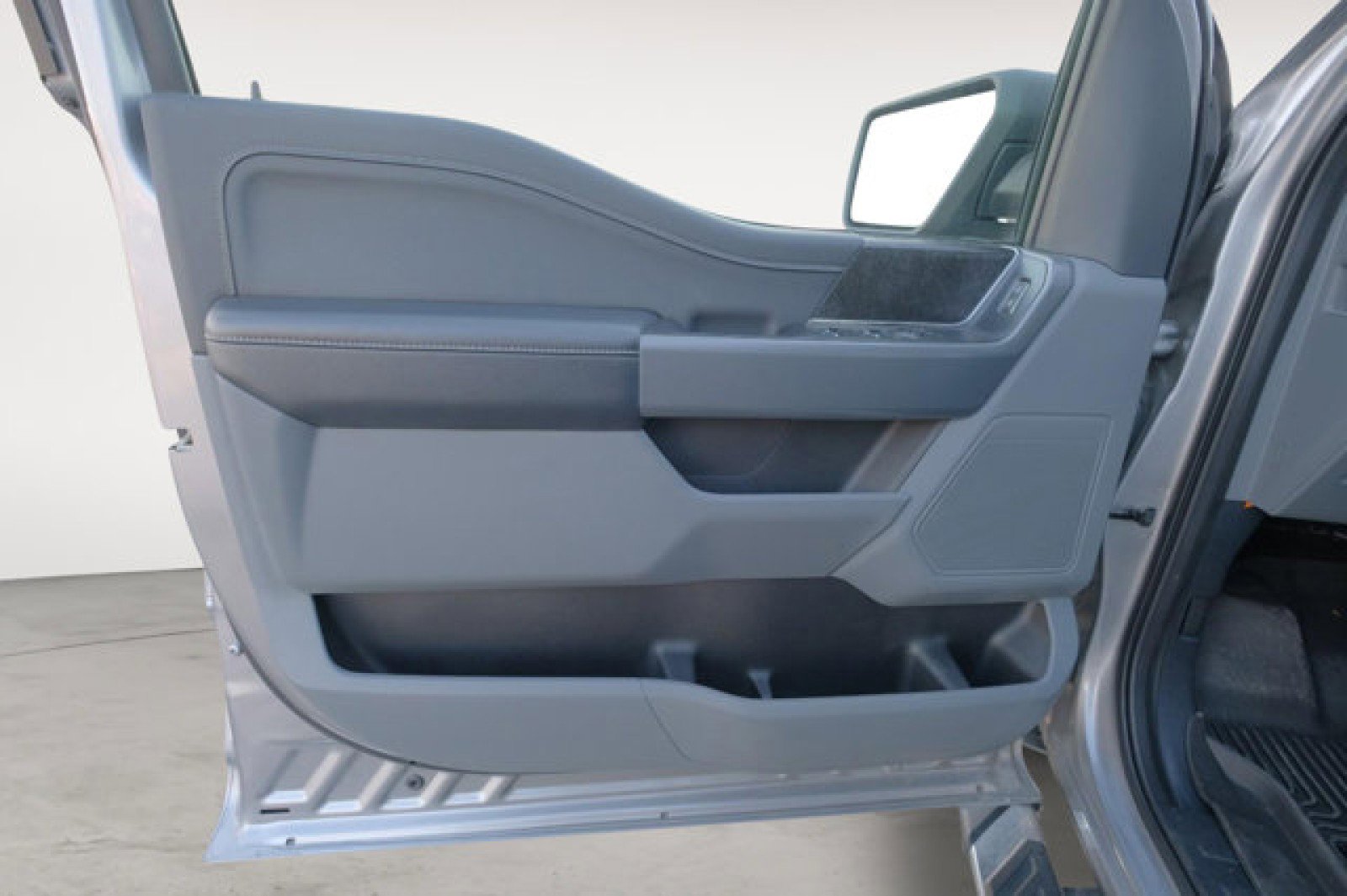 Used 2022 Ford F150 XLT w/ Equipment Group 302A High image 10