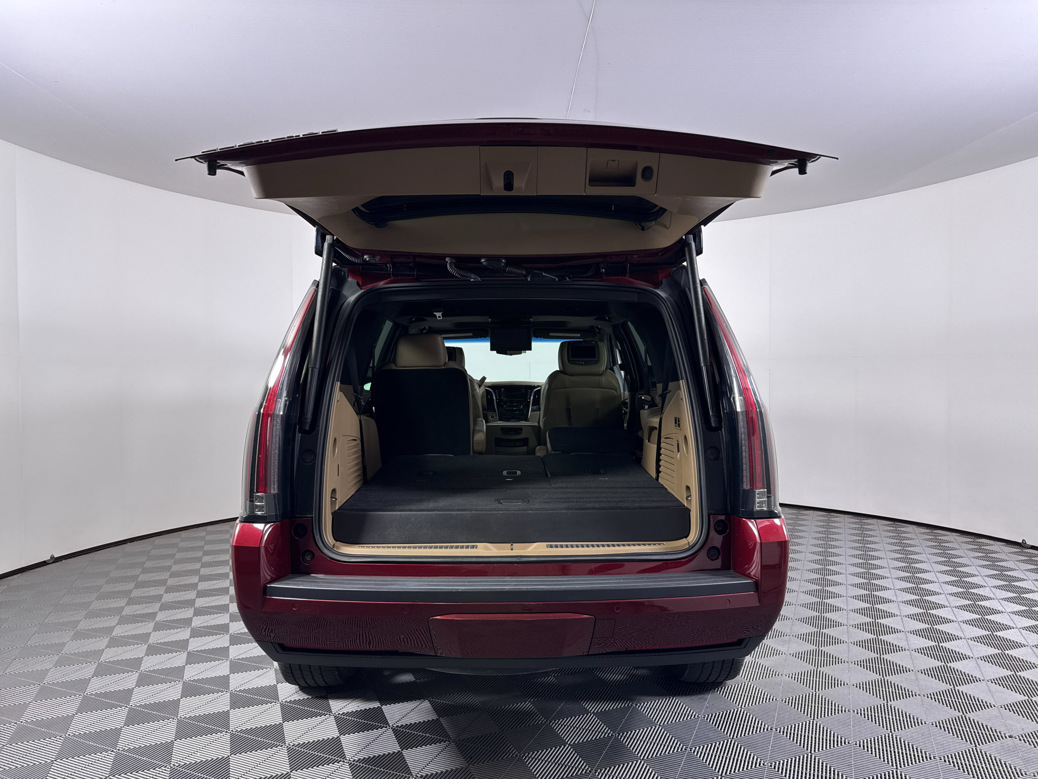 Used 2018 Cadillac Escalade Platinum AWD/4WD image 8