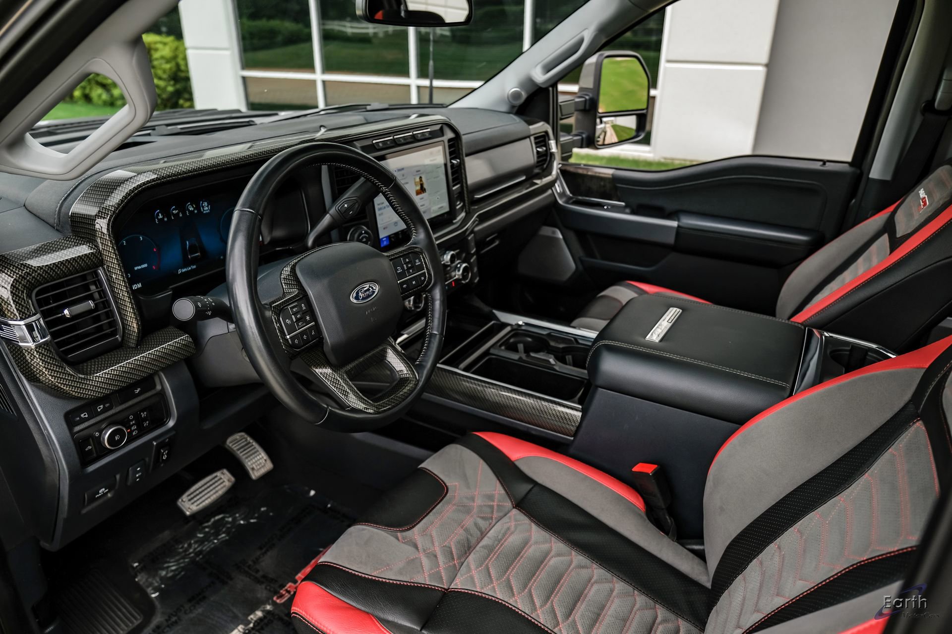 Used 2023 Ford F250 Lariat w/ Lariat Ultimate Package AWD/4WD image 2