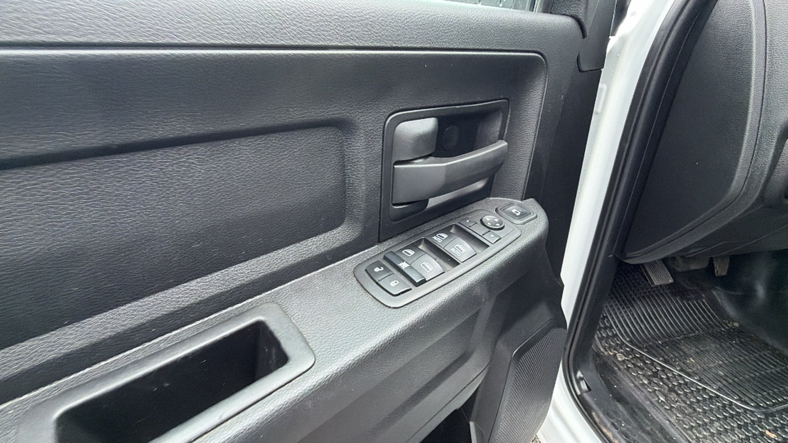 Used 2024 RAM 5500 Tradesman w/ Chrome Appearance Group AWD/4WD image 15