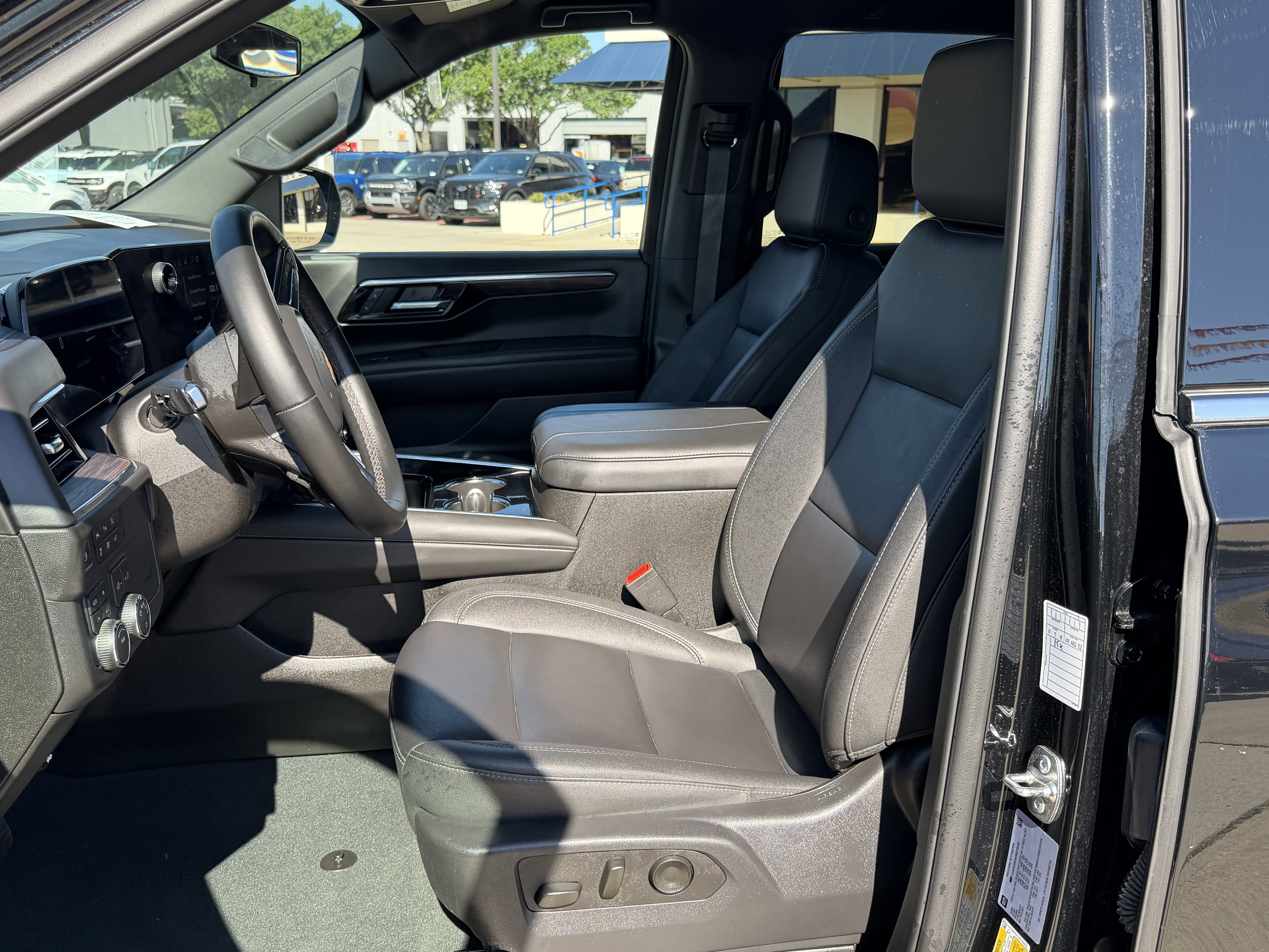 Used 2025 Chevrolet Tahoe LT AWD/4WD image 16