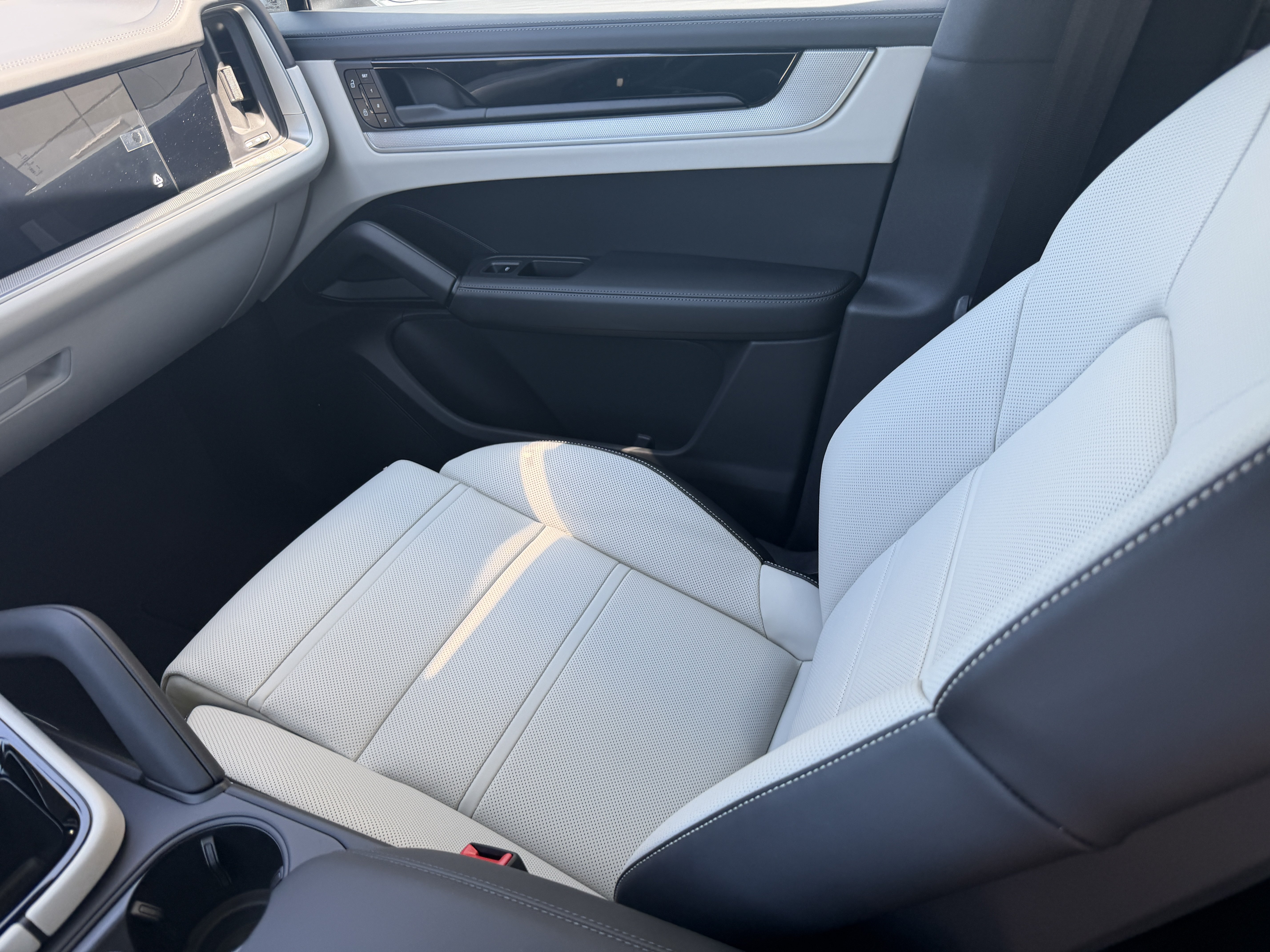 New 2026 Porsche Cayenne S AWD/4WD image 17