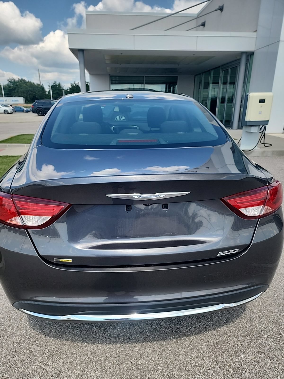 Used 2015 Chrysler 200 Limited w/ Convenience Group FWD image 5
