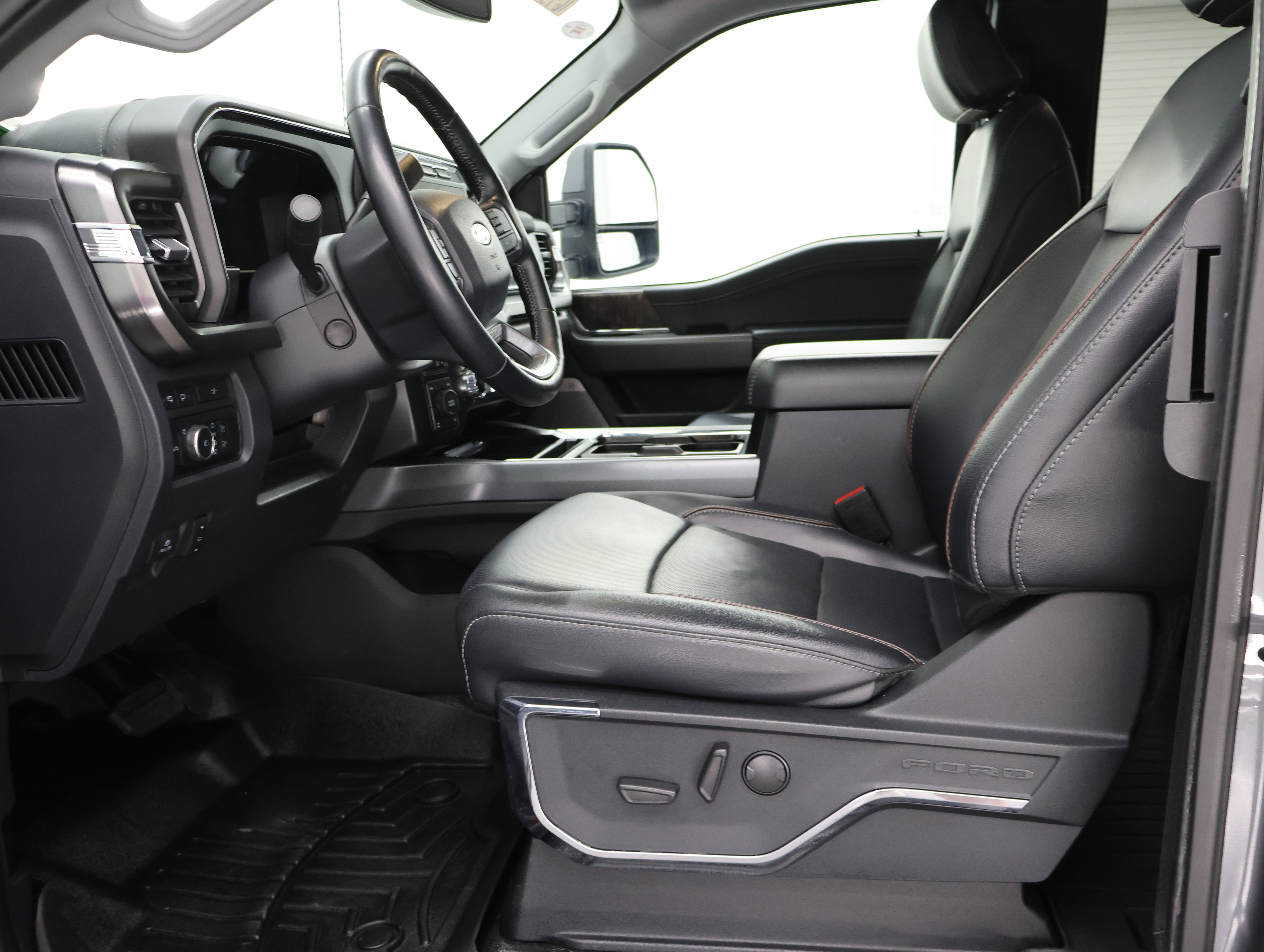 Used 2023 Ford F350 Lariat AWD/4WD image 8