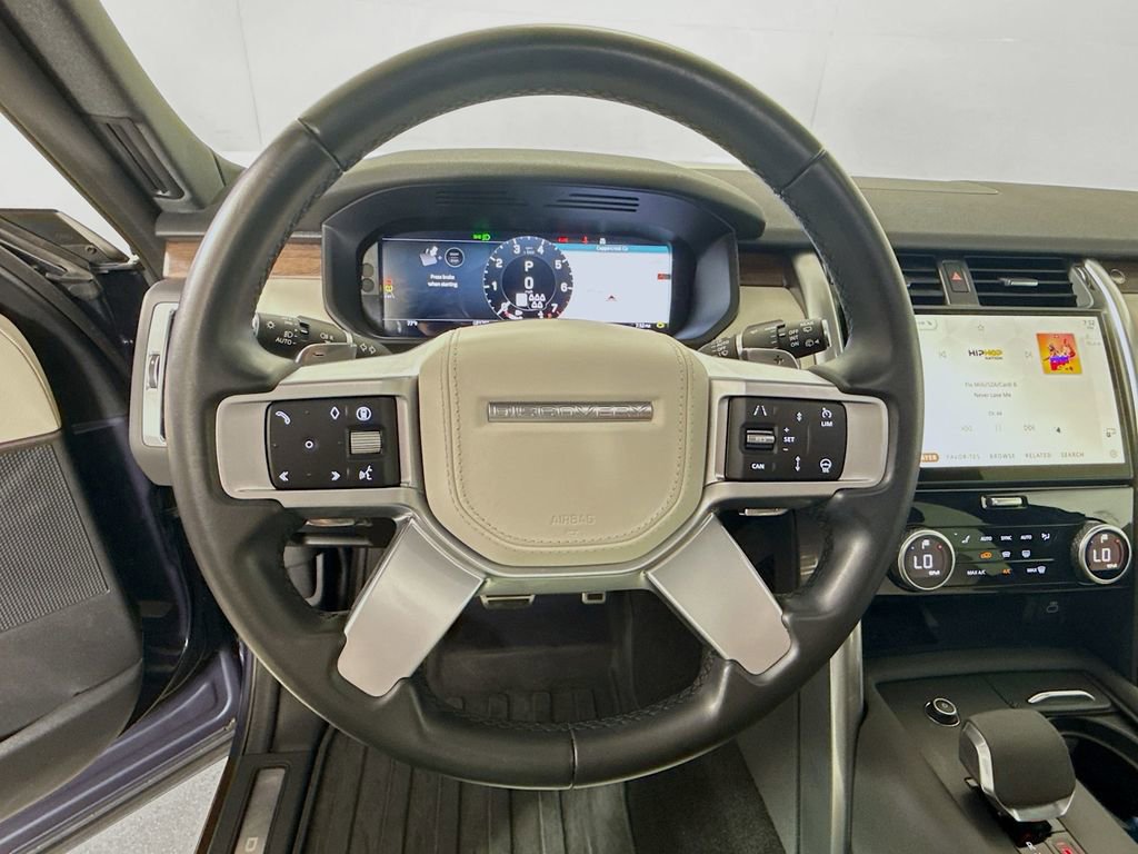 Used 2024 Land Rover Discovery Dynamic SE AWD/4WD image 12