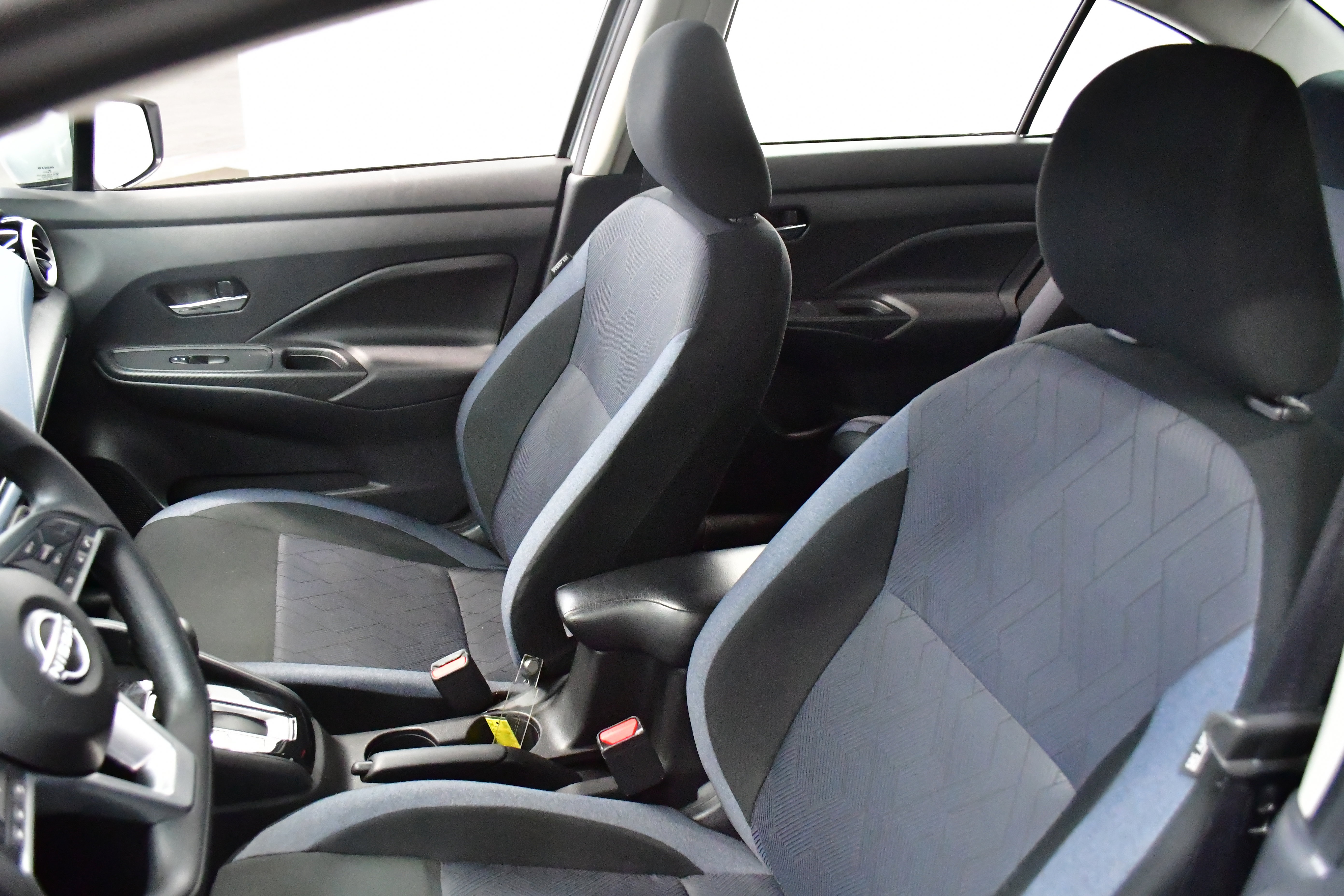 Used 2025 Nissan Versa SV image 16