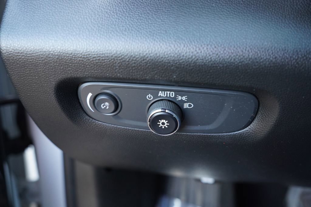 Used 2023 Chevrolet Traverse LT image 25