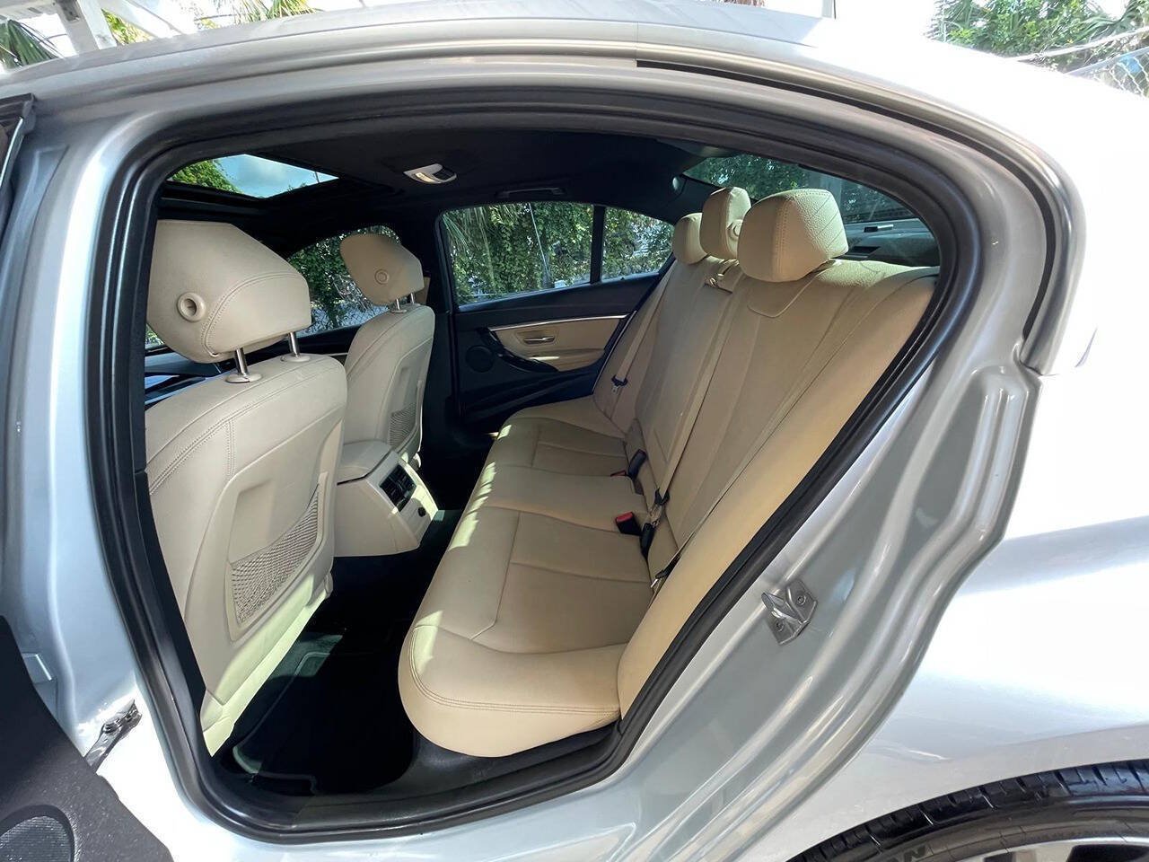 Used 2018 BMW 330i xDrive Sedan AWD/4WD image 12