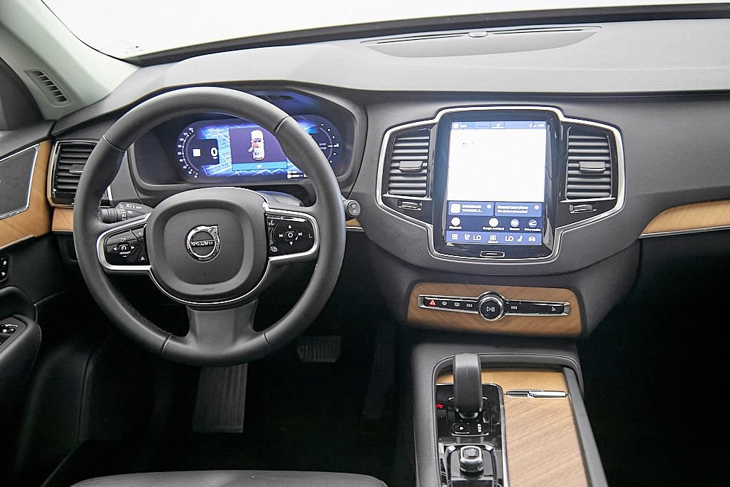 Certified 2025 Volvo XC90 T8 Plus w/ Protection Package Premier AWD/4WD image 26