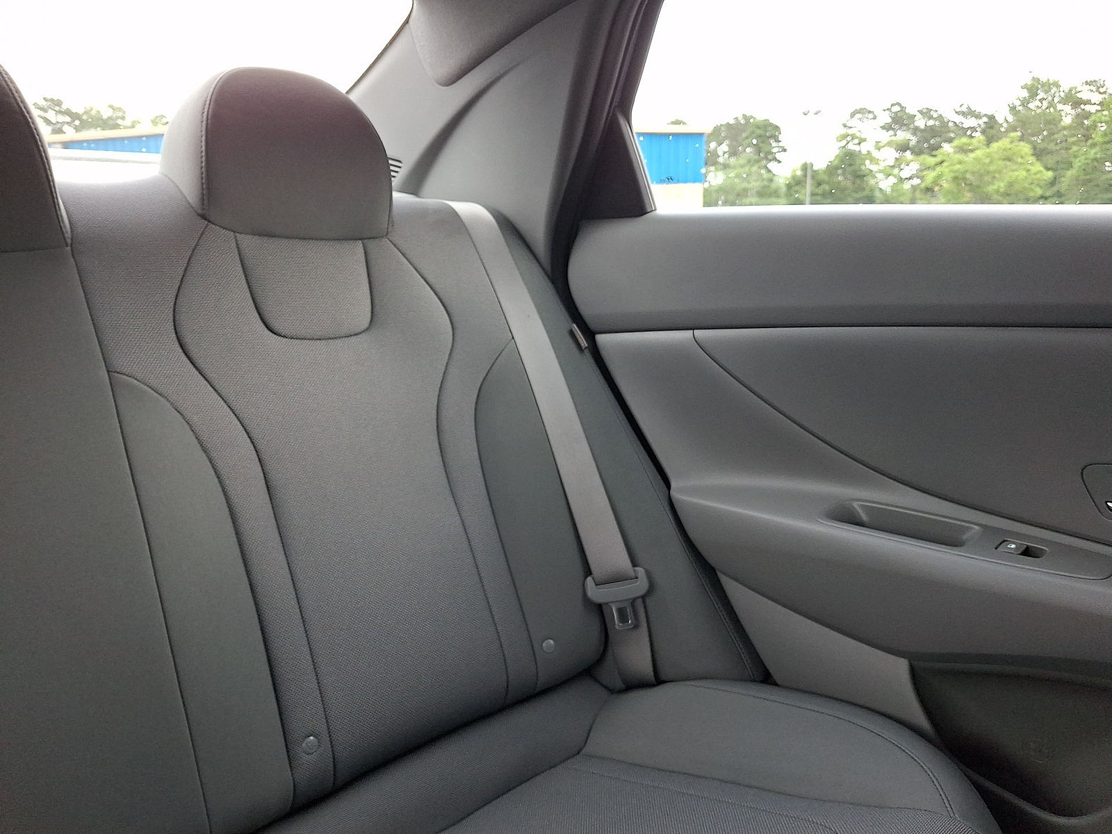 Certified 2025 Hyundai Elantra SE FWD image 14