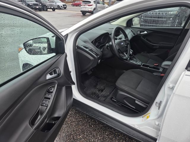 Used 2018 Ford Focus SE w/ Cold Weather Package image 4