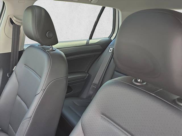 Used 2020 Volkswagen Golf 4-Door FWD image 17
