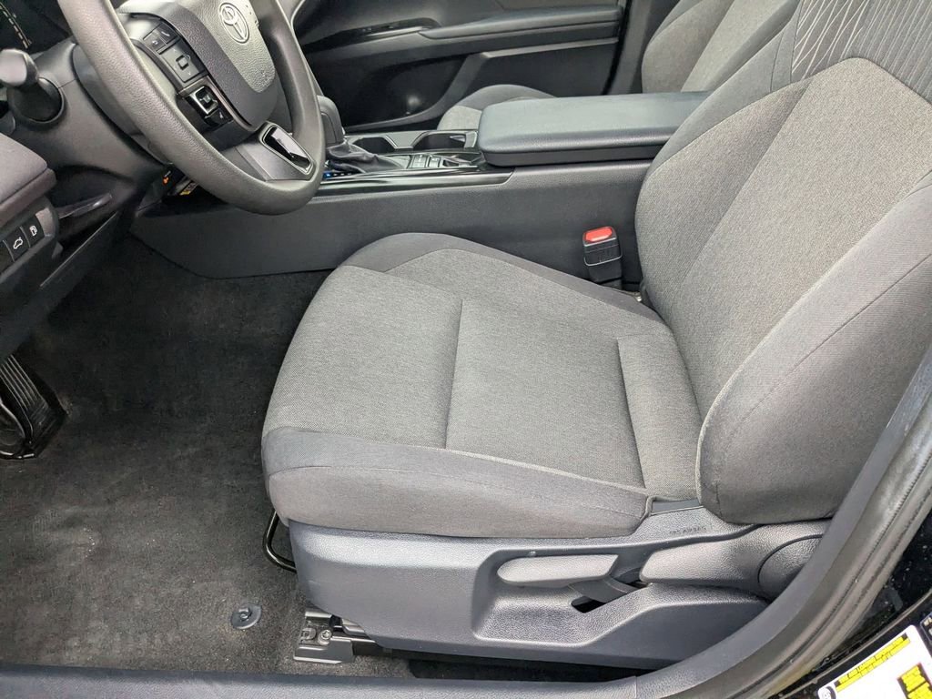 Used 2025 Toyota Camry LE image 11