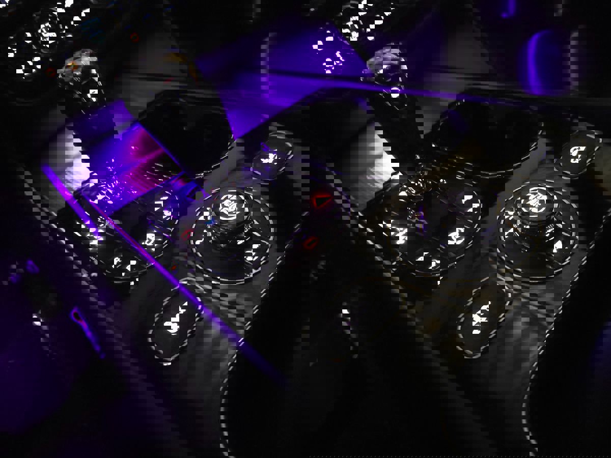 Used 2020 Bentley Bentayga Plug-In Hybrid image 71