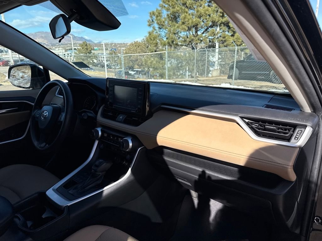 Used 2021 Toyota RAV4 XLE w/ Carpet Mat Package (TMS) image 29