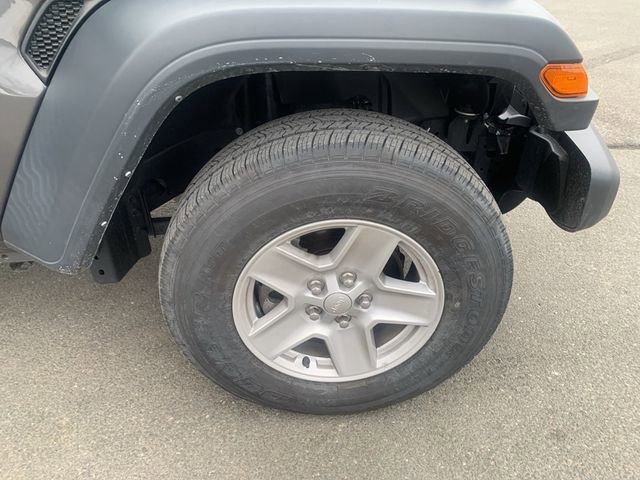 Used 2023 Jeep Gladiator Sport image 9