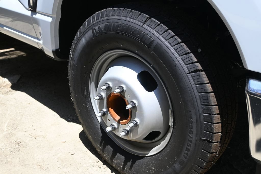New 2026 Ford F350 XL w/ XL Chrome Package RWD image 5