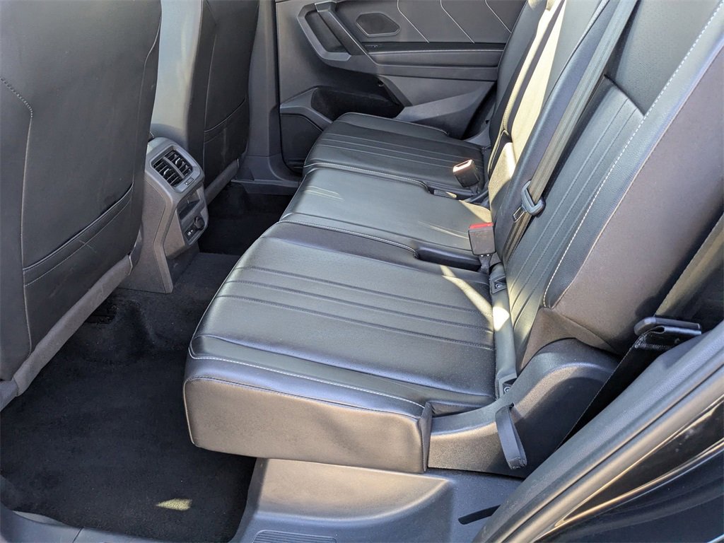 Used 2024 Volkswagen Tiguan SE image 25