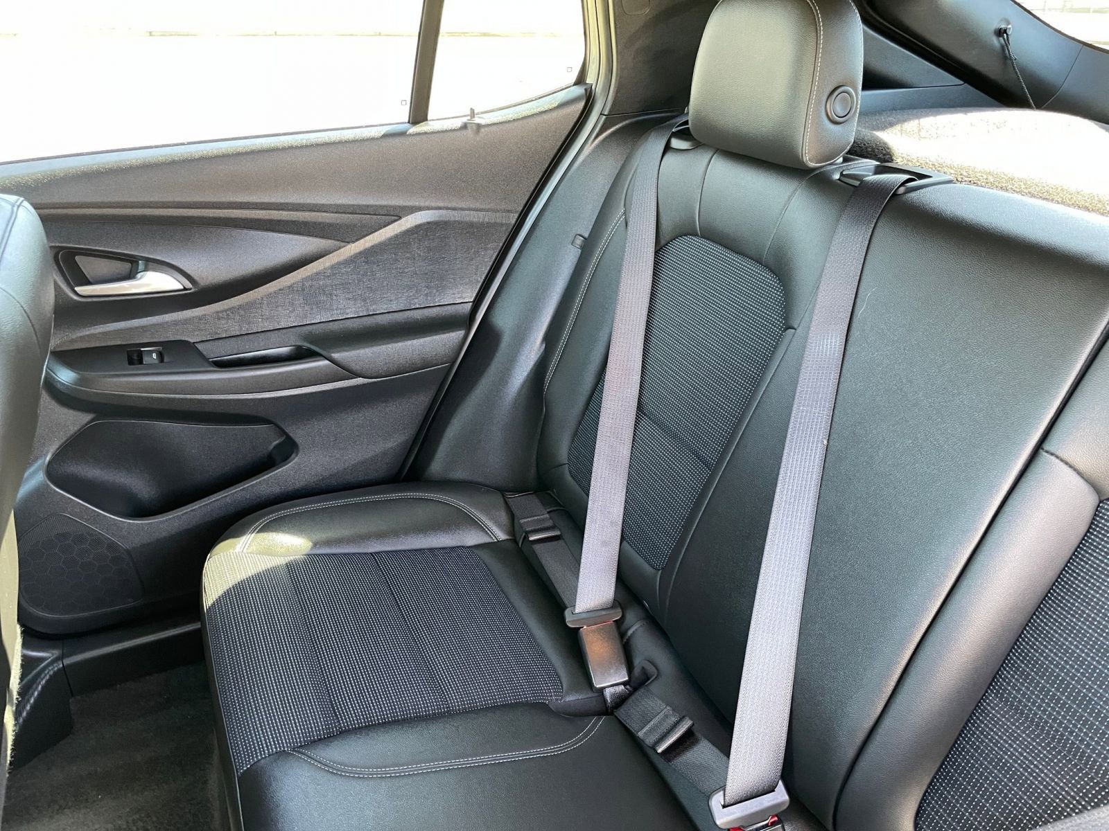 Used 2025 Buick Envista Preferred image 39