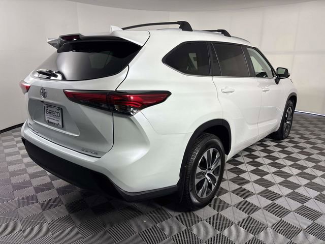 Used 2023 Toyota Highlander XLE AWD/4WD image 8