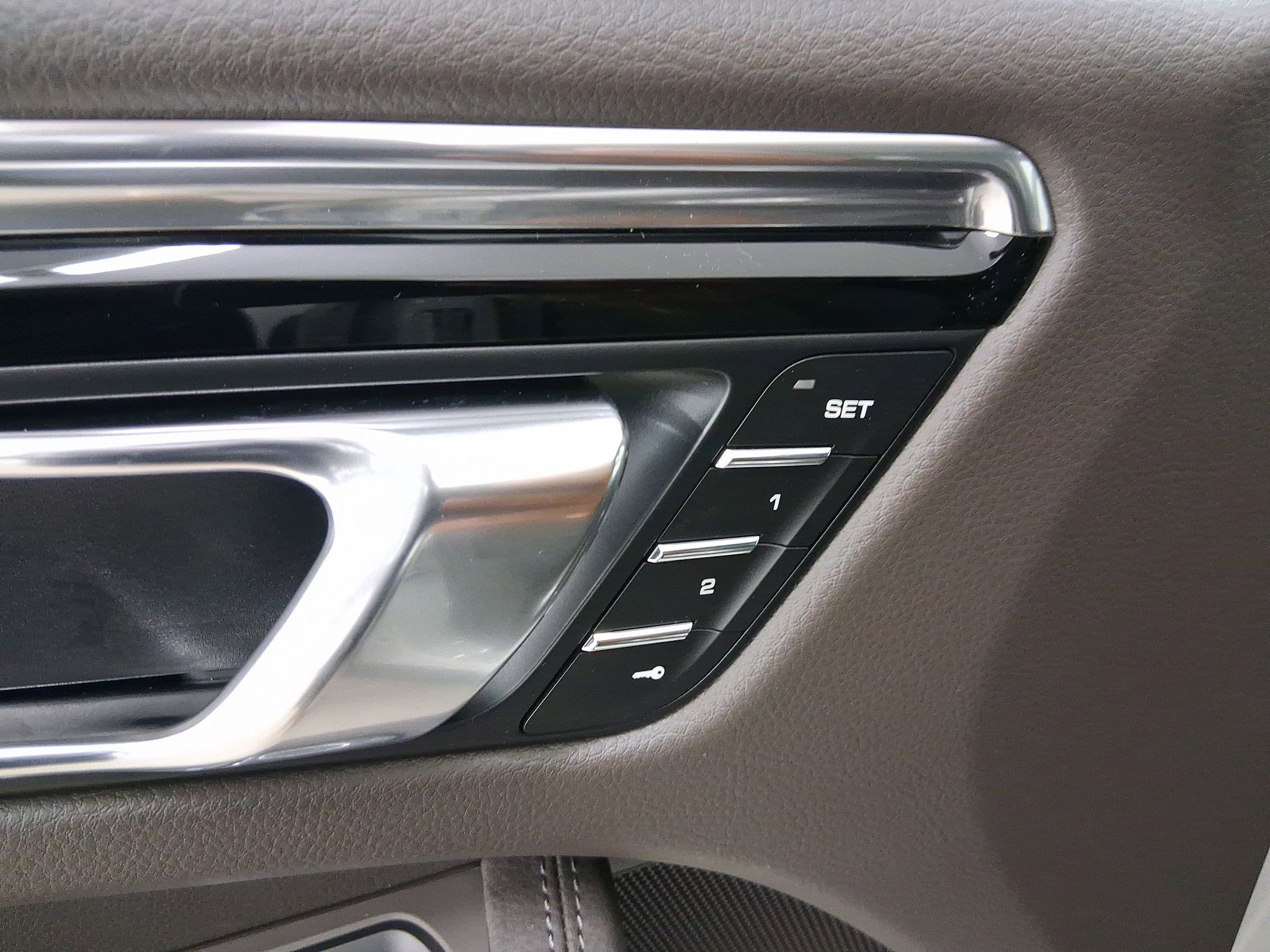 Used 2026 Porsche Macan image 12