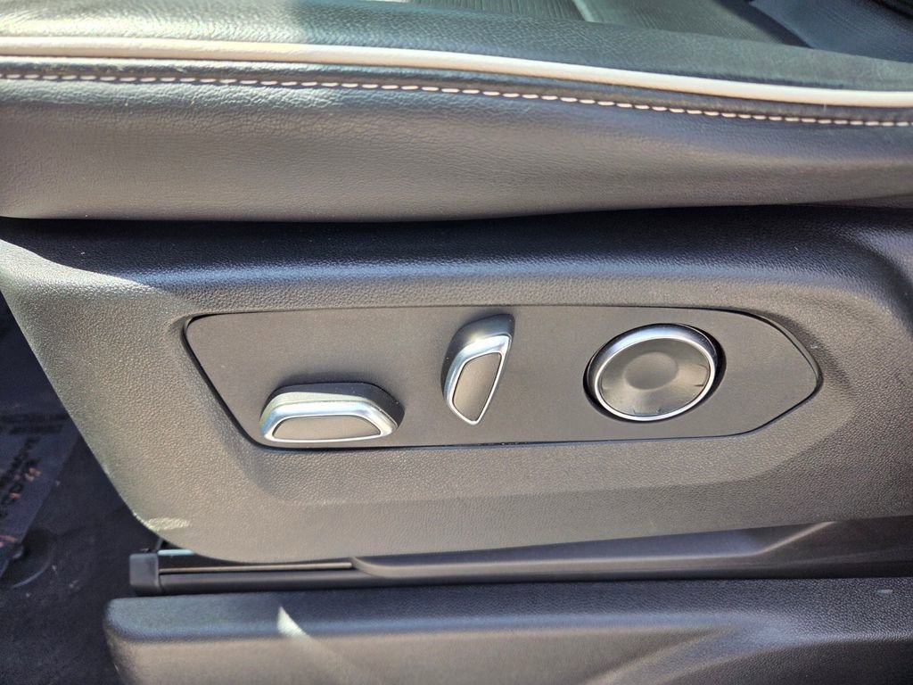 Used 2023 Cadillac Escalade Premium Luxury image 4