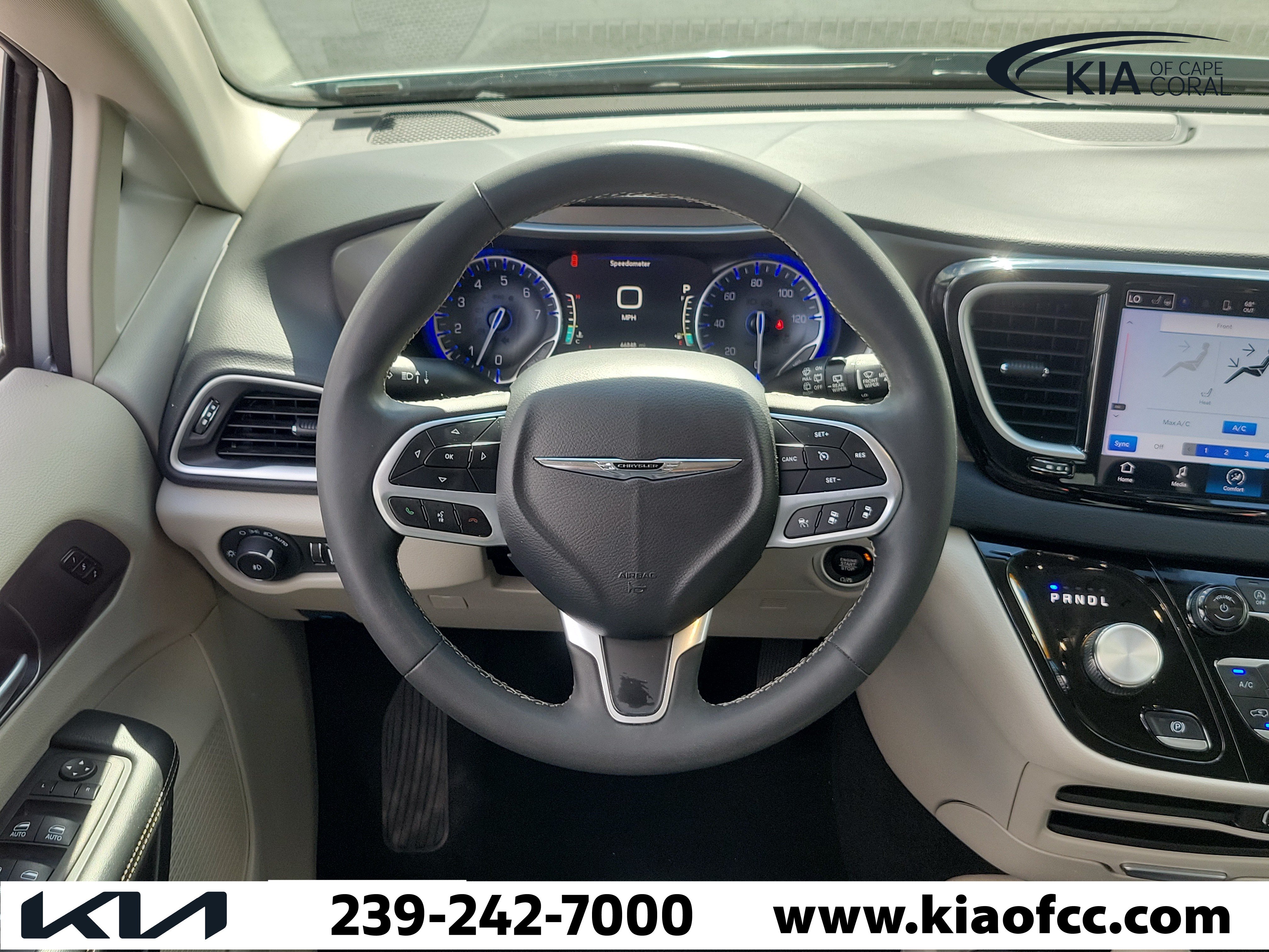 Used 2024 Chrysler Pacifica Touring-L FWD image 17