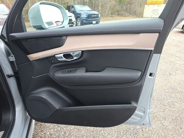 Certified 2025 Volvo XC90 B5 Plus image 16