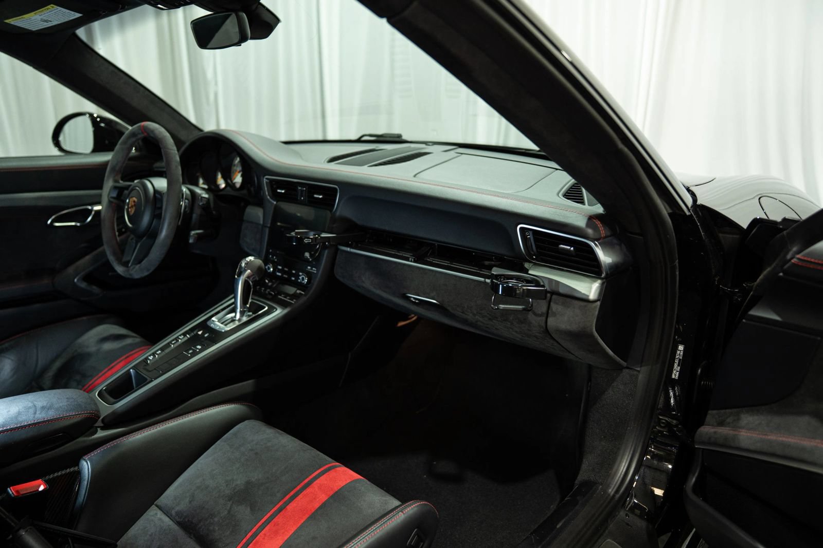 Used 2018 Porsche 911 GT3 RWD image 30