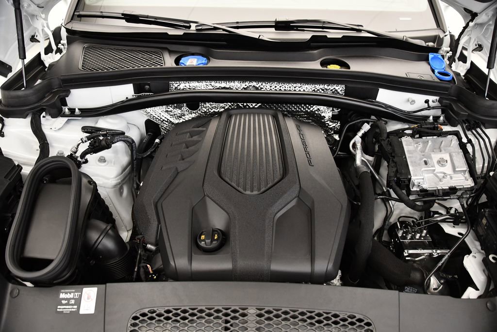 Used 2025 Porsche Macan image 10