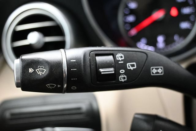 Used 2021 Mercedes-Benz GLC 300 w/ Premium Package image 21
