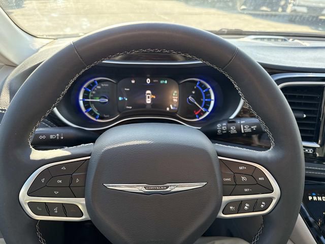 Used 2023 Chrysler Pacifica Limited image 28